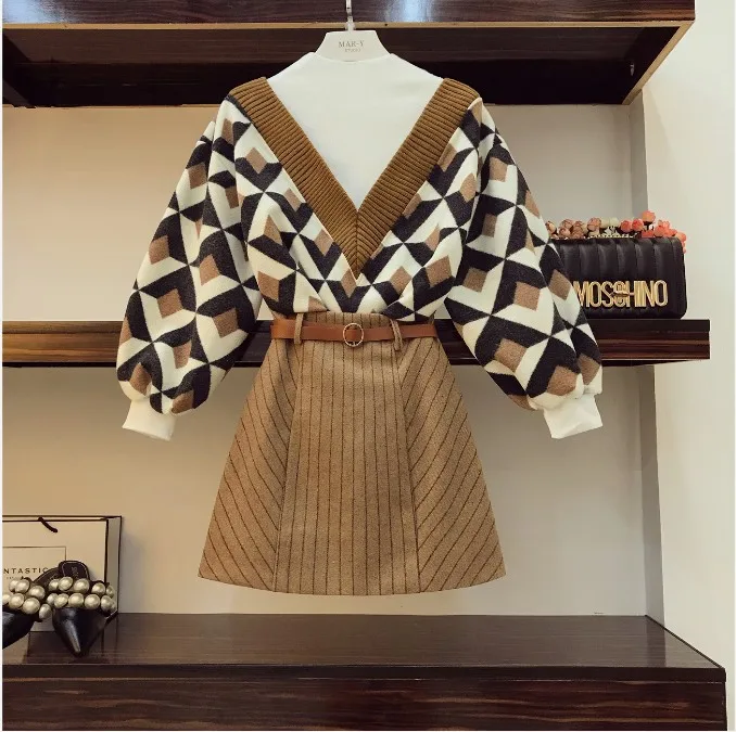 2019 Autumn Women Fake Two-piece Stitching Geometric Pattern Knit Sweater + High Waist Stripe Skirt Two Piece Retro Skirt Suits
2019 Autumn Women Fake Two-piece Stitching Geometric Pattern Knit Sweater + High Waist Stripe Skirt Two Piece Retro Skirt Suits