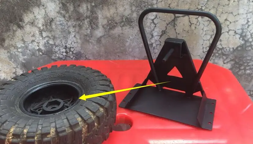 Metal Spare wheel/Tire Rack For 1/10 1/12 1/4 Scale RC Truck Car Crawler TaAXXAS AXIAL SCX10 CAPO LC70 LC80 TOYOTA D110 D90 D130
Metal Spare wheel/Tire Rack For 1/10 1/12 1/4 Scale RC Truck Car Crawler TaAXXAS AXIAL SCX10 CAPO LC70 LC80 TOYOTA D110 D90 D130