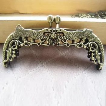 Free Shipping Size 12cm Antique Bronze Purse Frame Wholesale Bag Accessories Purse Handle Vintage Metal Purse Frame
Free Shipping Size 12cm Antique Bronze Purse Frame Wholesale Bag Accessories Purse Handle Vintage Metal Purse Frame