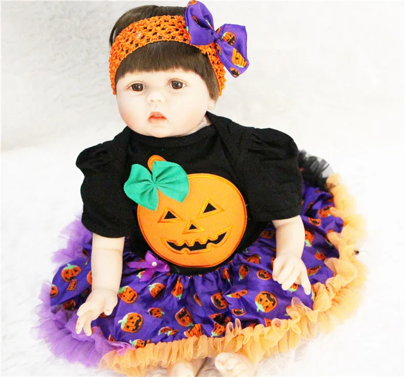 Reborn babies dolls 22" silicone doll reborn soft cloth body with Pumpkins Halloween costumes child lover gift bonecas
Reborn babies dolls 22" silicone doll reborn soft cloth body with Pumpkins Halloween costumes child lover gift bonecas