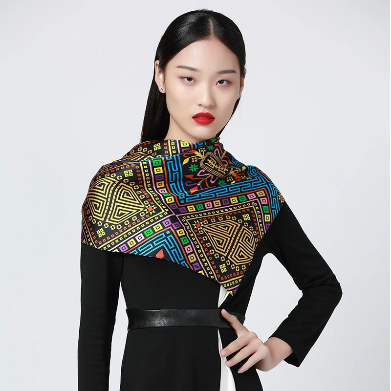 Menogga Pure Silk Square Scarf 90 cm Chinese Ancient Royal Family Vintage Pattern Designer Luxury Scarves 2019 for Women
Menogga Pure Silk Square Scarf 90 cm Chinese Ancient Royal Family Vintage Pattern Designer Luxury Scarves 2019 for Women