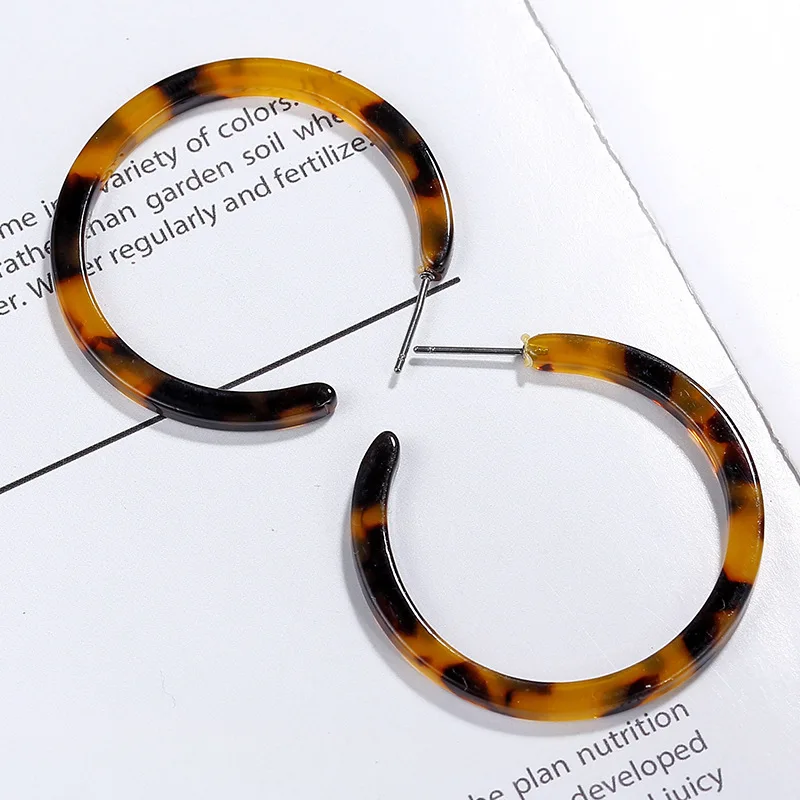 Vintage Minimalist C-shaped Leopard Hoop Earrings for Women Acrylic Acetate Leopard Earrings Hoops Womens Jewellery Aros Mujer
Vintage Minimalist C-shaped Leopard Hoop Earrings for Women Acrylic Acetate Leopard Earrings Hoops Womens Jewellery Aros Mujer
