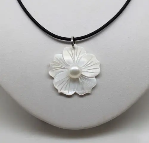 free shipping Beautiful Natural White Freshwater Mother Of Pearl Shell Flower Pendant Necklace | Украшения и аксессуары