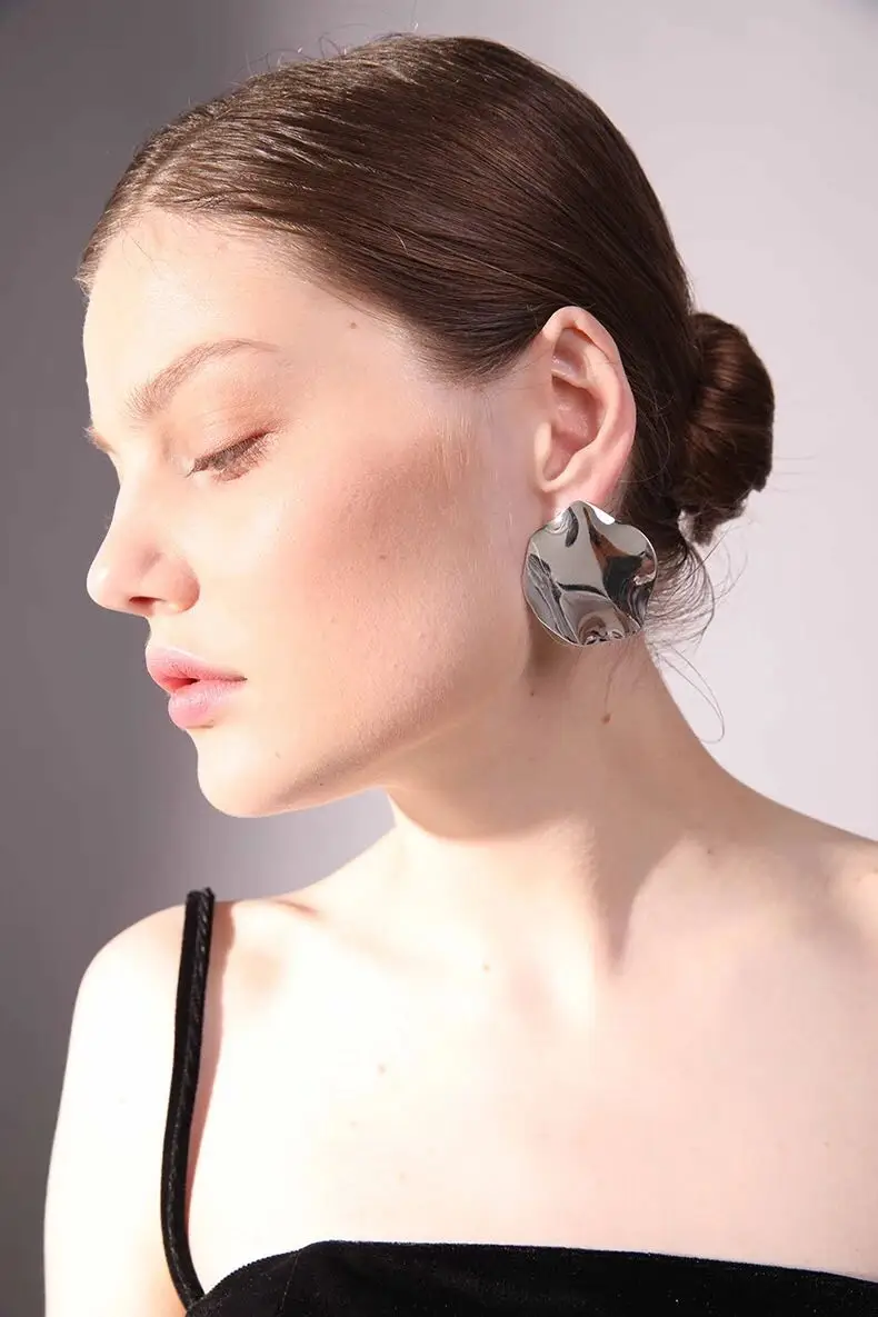 Timeless Wonder Geo hammered disc Stud Earrings bijoux hiphop Party Show Gift Brincos super runway rare round silver tone 3627
Timeless Wonder Geo hammered disc Stud Earrings bijoux hiphop Party Show Gift Brincos super runway rare round silver tone 3627