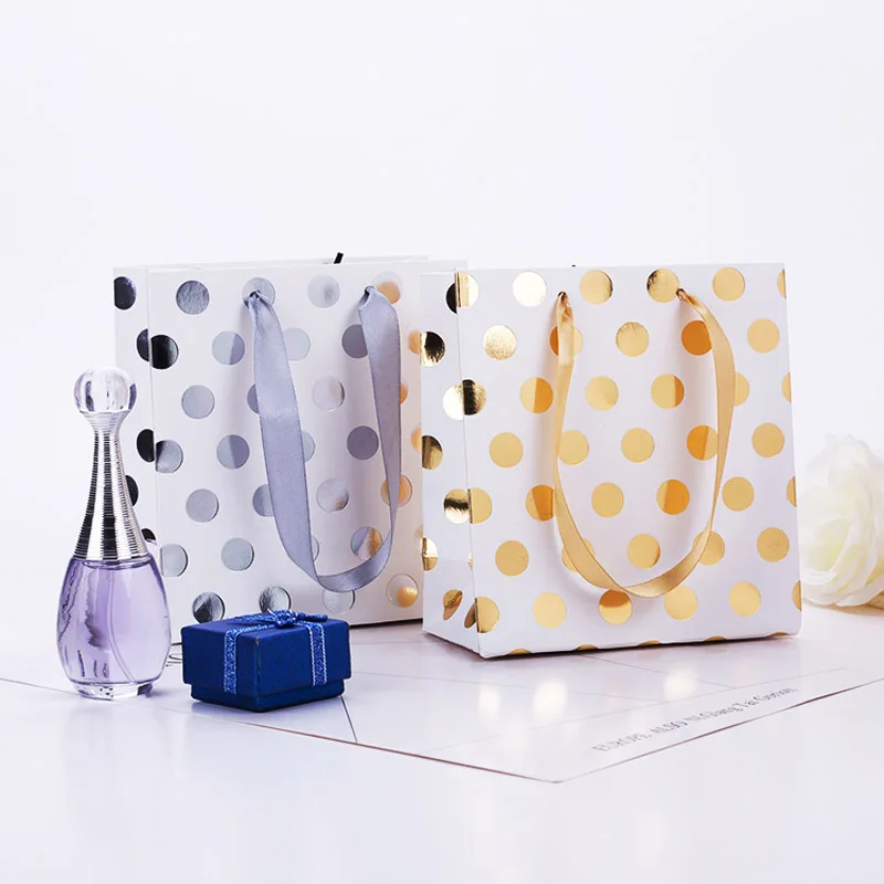 Paper Gift Wedding Jewelry Party Gift Bags Food Carrier Boutique Bags Foil Luxurious Gold Silver Polka Dot Baby Shower Party
Paper Gift Wedding Jewelry Party Gift Bags Food Carrier Boutique Bags Foil Luxurious Gold Silver Polka Dot Baby Shower Party