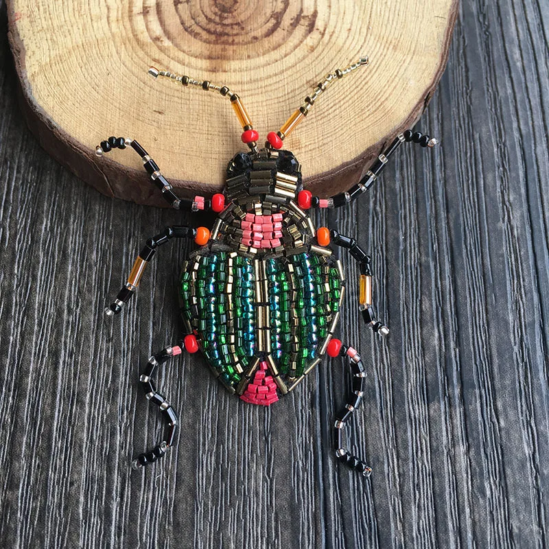French design beetle beads hand - embroidered silk India brooch brooch buiter, both men and women
French design beetle beads hand - embroidered silk India brooch brooch buiter, both men and women