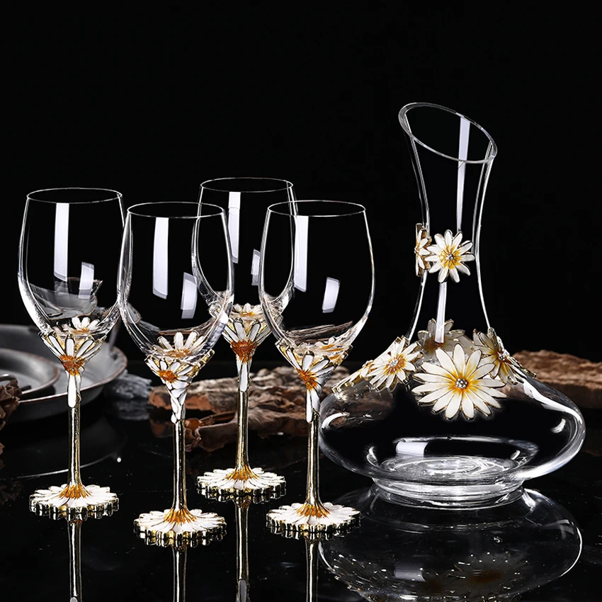 Creative enamel wine glass cup Europe goblet Lead-free crystal cups champagne glasses cups Retro Wedding glasses bar drinkware
Creative enamel wine glass cup Europe goblet Lead-free crystal cups champagne glasses cups Retro Wedding glasses bar drinkware