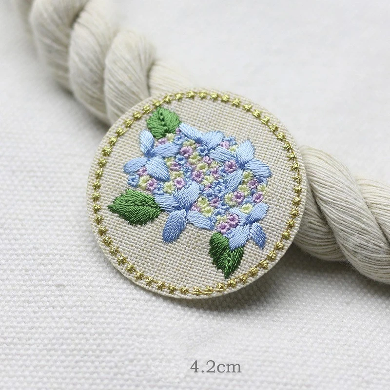 High Quality 1PC Embroidery Patches Round Flower Blossom Tree Appliques Iron On for Clothes DIY Sewing Ethnic Cheongsam Badges
High Quality 1PC Embroidery Patches Round Flower Blossom Tree Appliques Iron On for Clothes DIY Sewing Ethnic Cheongsam Badges