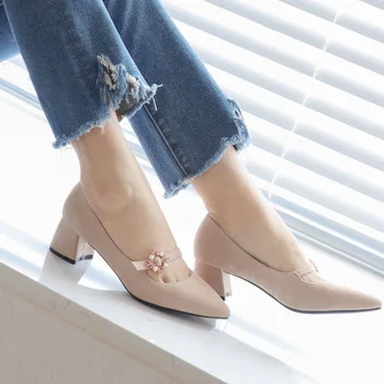Women's shoes 2018 new autumn rhinestone button fashion suede commuter Korean version of shallow mouth thick heal
Women's shoes 2018 new autumn rhinestone button fashion suede commuter Korean version of shallow mouth thick heal