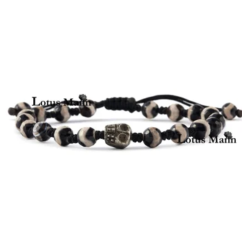 Lotus Mann A lap black eyes during the day and pyrite skull woven bracelet today
Lotus Mann A lap black eyes during the day and pyrite skull woven bracelet today