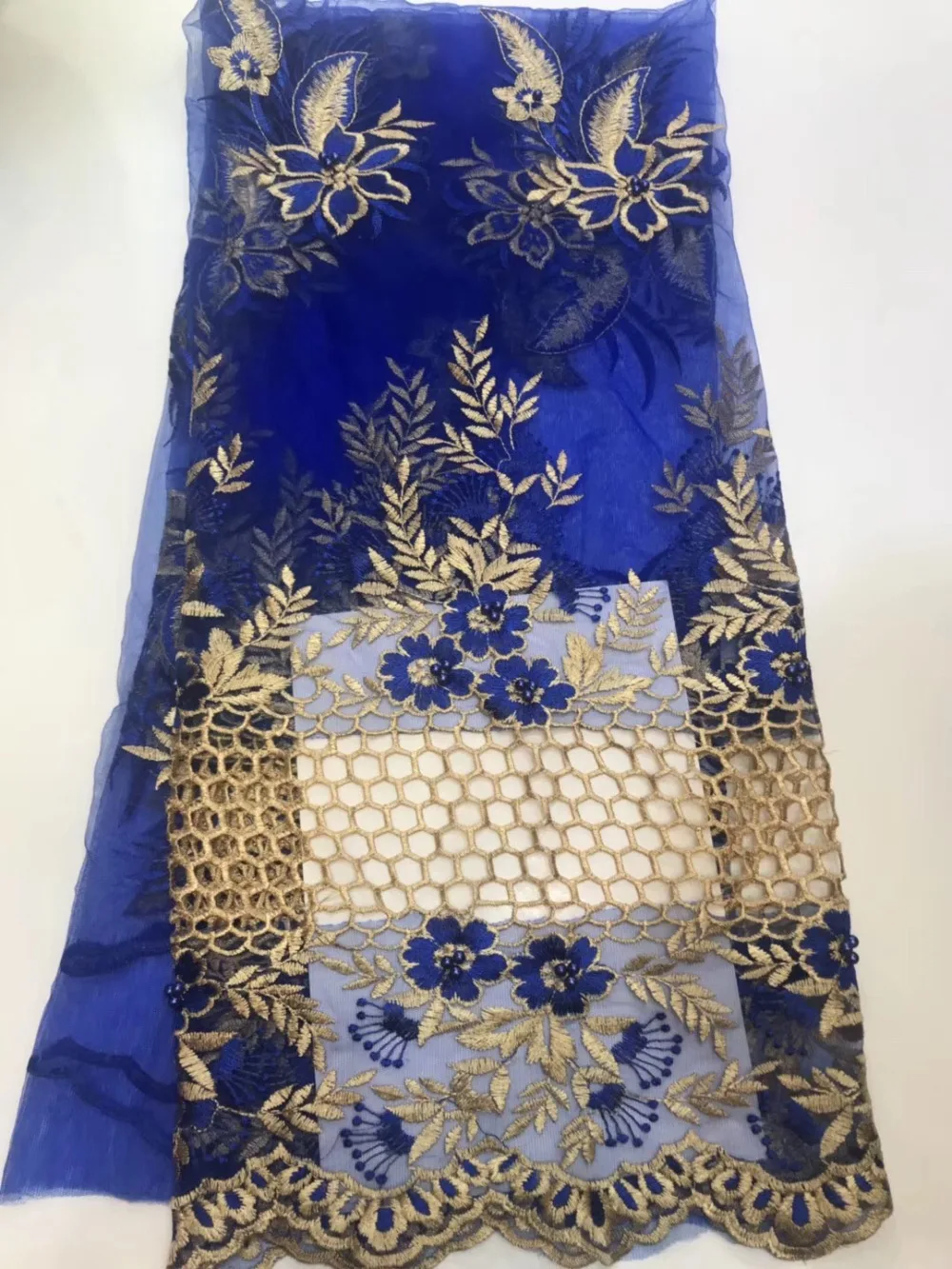 French lace fabric 5yds/pce by dhl flowers patterns beaded fabrics women luxury gorgeous asoebi dresses 2019 high quality design
French lace fabric 5yds/pce by dhl flowers patterns beaded fabrics women luxury gorgeous asoebi dresses 2019 high quality design