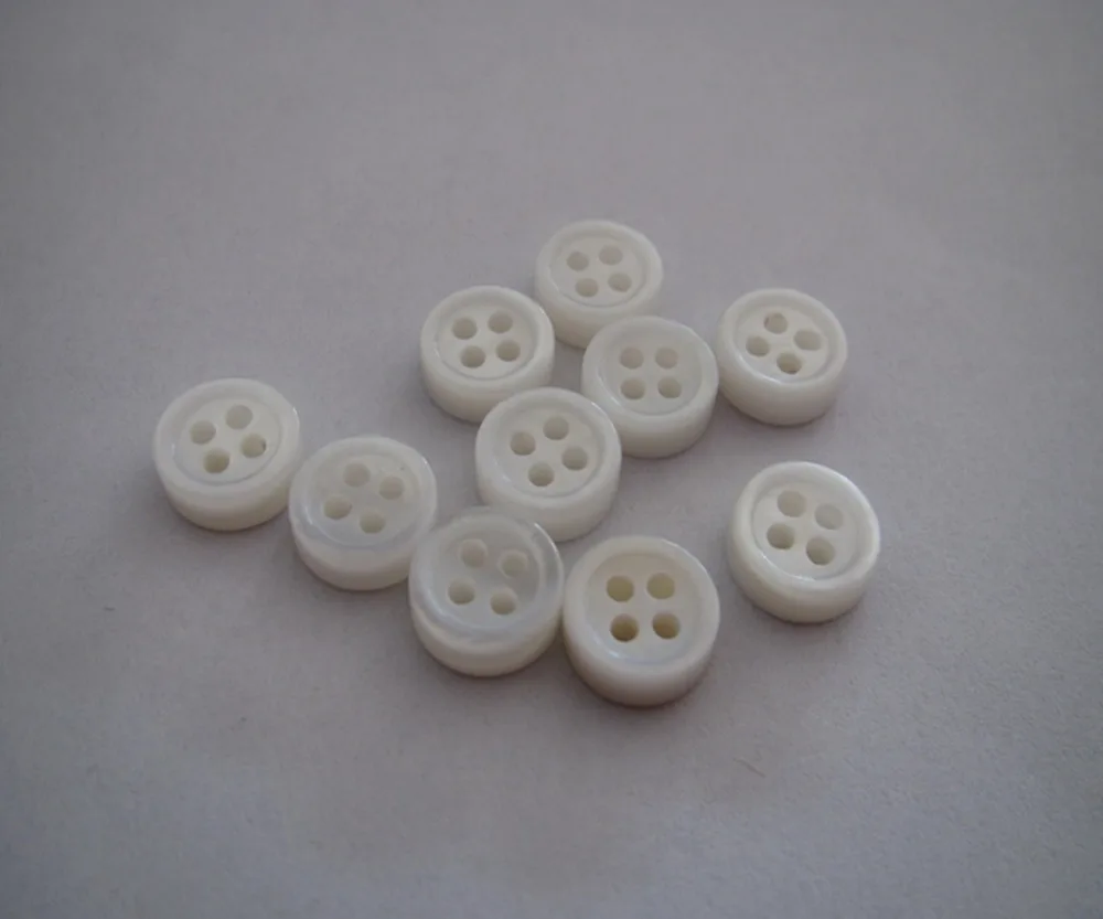 free shipping 14L 4 holes shell button mother of pearl button thick 3mm white high quality for shirt fashion blouse 100pcs
free shipping 14L 4 holes shell button mother of pearl button thick 3mm white high quality for shirt fashion blouse 100pcs