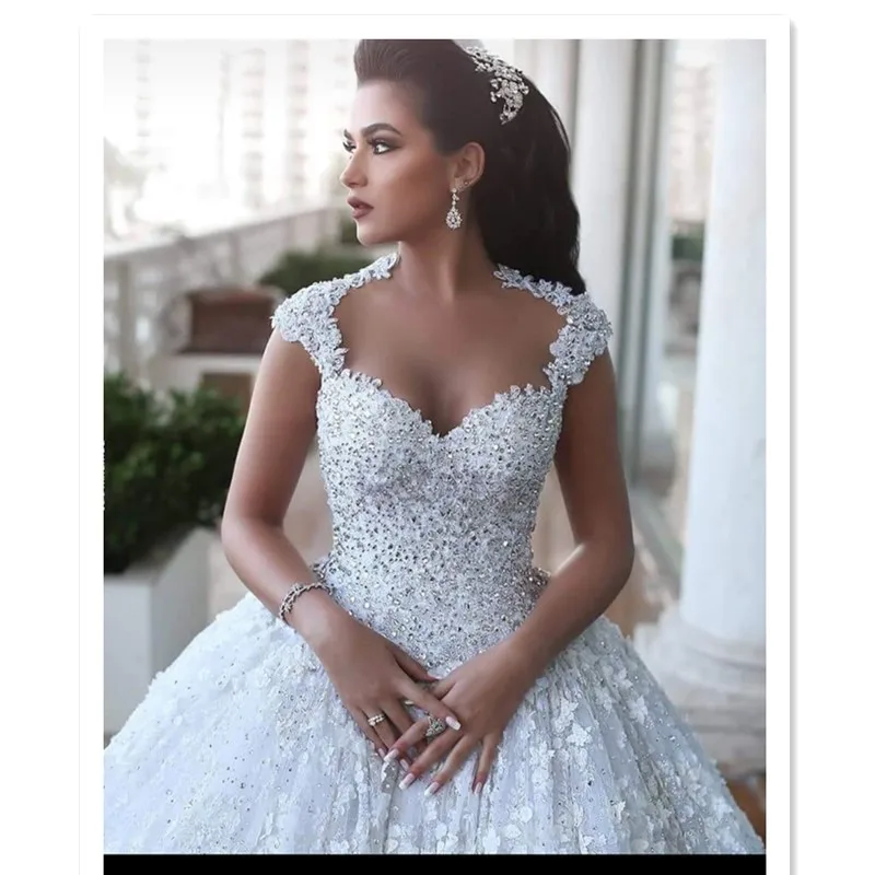 Amazing beaded Lace Wedding Dresses Ball Gown Luxurious Bridal Gown Sheer Sexy Back
Amazing beaded Lace Wedding Dresses Ball Gown Luxurious Bridal Gown Sheer Sexy Back