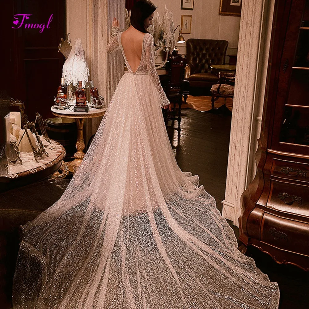 Fmogl Vestido de Noiva Sexy V-neck Backless A-Line Wedding Dress 2020 Gorgeous Voile Court Train Princess Bridal Gown Plus Size
Fmogl Vestido de Noiva Sexy V-neck Backless A-Line Wedding Dress 2020 Gorgeous Voile Court Train Princess Bridal Gown Plus Size