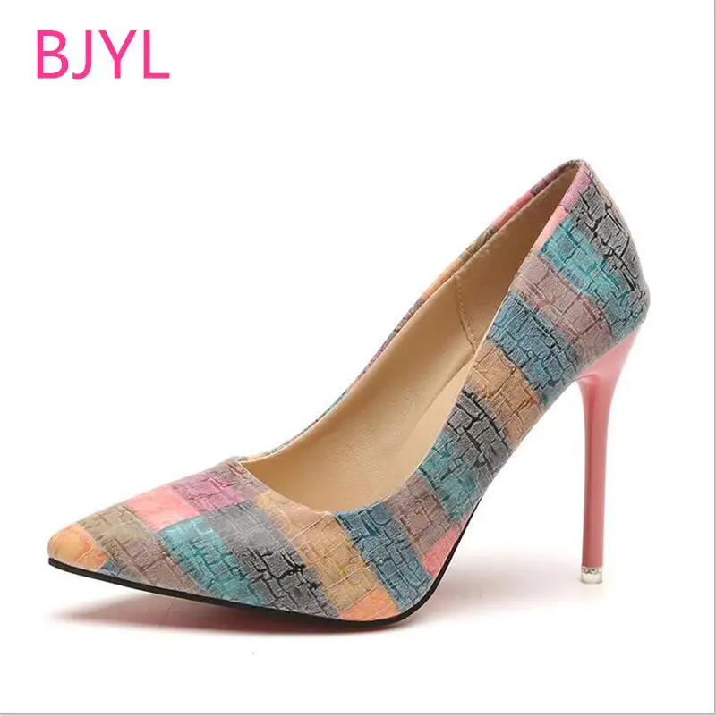 BJYL 2018 Summer new fashion color printing pointed high heels with a wide range of shallow-mouthed single shoes
BJYL 2018 Summer new fashion color printing pointed high heels with a wide range of shallow-mouthed single shoes