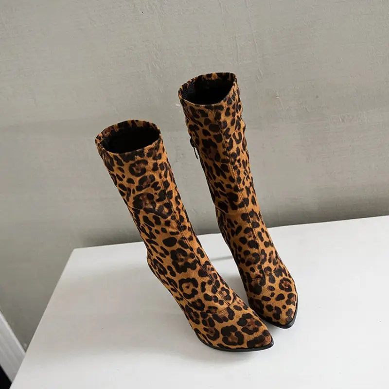 Daiwenjie Leopard heels boots European and American star explosion models women's shoes pointed leopard boots short boots fashio
Daiwenjie Leopard heels boots European and American star explosion models women's shoes pointed leopard boots short boots fashio