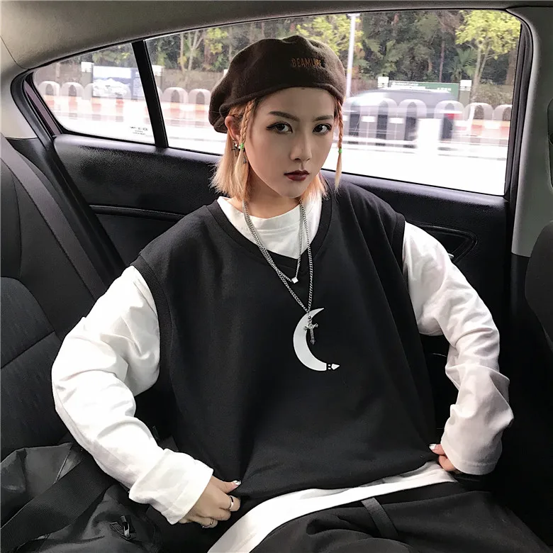 Women Harakuju Vintage Moon Printed Tank Top 2019 Ins Tumblr Hipster Streetwear Loose Basic Fashion Casual Top
Women Harakuju Vintage Moon Printed Tank Top 2019 Ins Tumblr Hipster Streetwear Loose Basic Fashion Casual Top