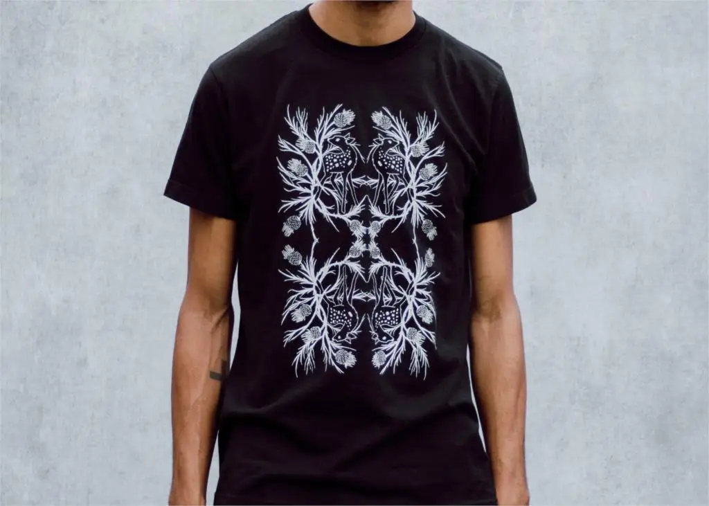 Фото Мужская черная футболка с принтом в стиле панк | одежда