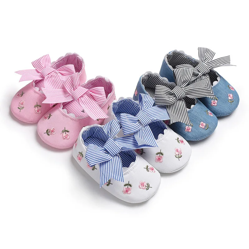Baby shoes 0-1 years old female baby princess shoes spring and summer autumn soft bottom baby embroidered toddler shoes
Baby shoes 0-1 years old female baby princess shoes spring and summer autumn soft bottom baby embroidered toddler shoes