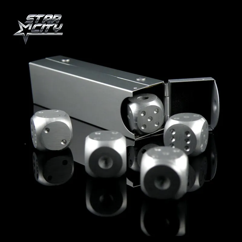 16MM Aluminium Alloy Dice Set Silver/Gold Solid Dominoes Drinking Gambling Dice Metal Case Poker Accessory Unique Gift
16MM Aluminium Alloy Dice Set Silver/Gold Solid Dominoes Drinking Gambling Dice Metal Case Poker Accessory Unique Gift