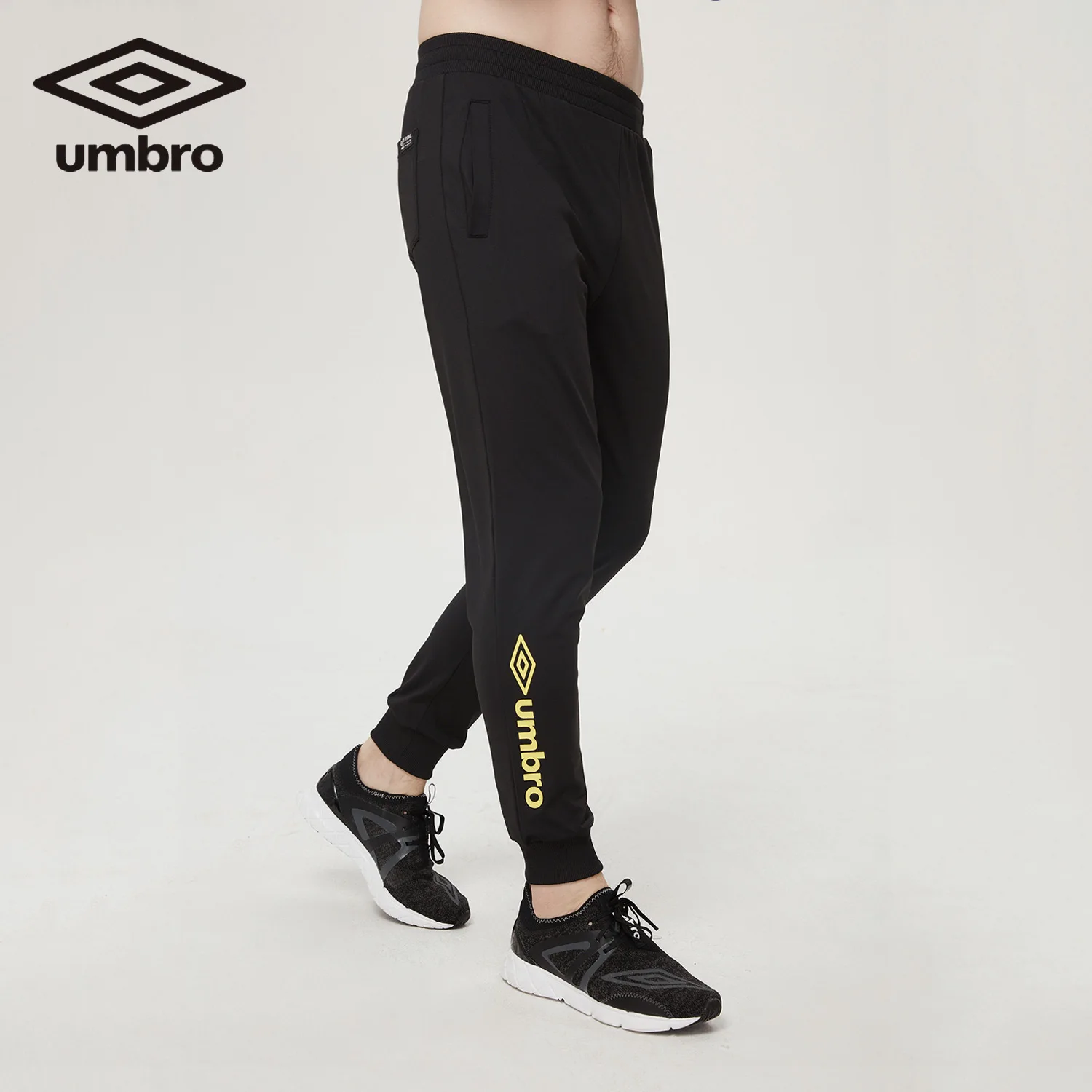 Umbro Men Plus Thin Cashmere Pants Sports Leisure Trousers Simple All Match Running Pants Sports Training Homme UP173AP2301
Umbro Men Plus Thin Cashmere Pants Sports Leisure Trousers Simple All Match Running Pants Sports Training Homme UP173AP2301