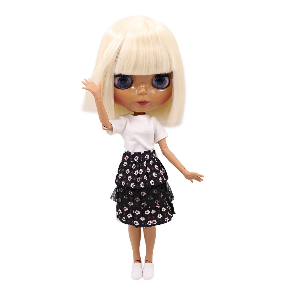 Dark skin tone Blyth doll light golden straight soft hair with bangs JOINT Azone body 30cm 280BL0510 fortune days
Dark skin tone Blyth doll light golden straight soft hair with bangs JOINT Azone body 30cm 280BL0510 fortune days