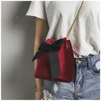New Fashion Women Shoulder Bag Designer Velvet with Bow Bucket Bag Ladies Messenger Bags Casual Tote Bags Chain Feminina Handbag
New Fashion Women Shoulder Bag Designer Velvet with Bow Bucket Bag Ladies Messenger Bags Casual Tote Bags Chain Feminina Handbag