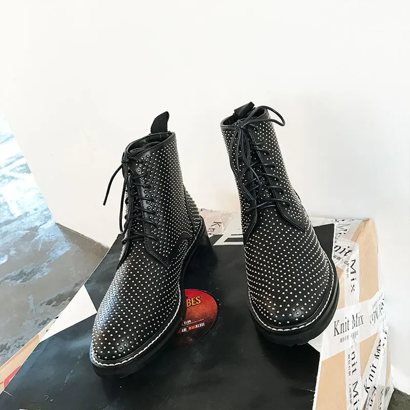 2019 Chic Heels Women Ankle Boots Lace Up Short Booties Round Toe Leather Trendy Cozy Zapatos Mujer Chelsea Boots Brand Design
2019 Chic Heels Women Ankle Boots Lace Up Short Booties Round Toe Leather Trendy Cozy Zapatos Mujer Chelsea Boots Brand Design