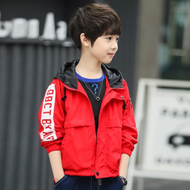 Boy 2018 spring new casual coat male baby jacket printed in the middle of the child jacket.
Boy 2018 spring new casual coat male baby jacket printed in the middle of the child jacket.