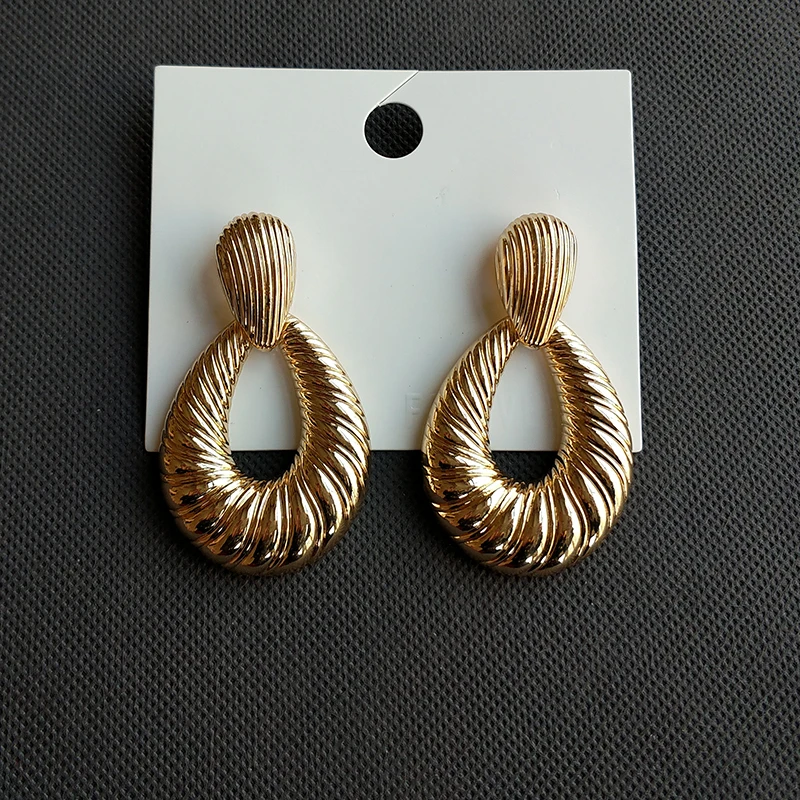 Big Alloy Water Drop Earrings for Women Fashion Punk Gold Color Earrings Jewelry Accessory Gift Hiphop
Big Alloy Water Drop Earrings for Women Fashion Punk Gold Color Earrings Jewelry Accessory Gift Hiphop