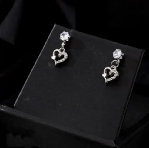 e 1362 Sweet fashion crystal inlaid peach ear jewelry super flash simple personality mini temperament small earrings factory dir
e 1362 Sweet fashion crystal inlaid peach ear jewelry super flash simple personality mini temperament small earrings factory dir