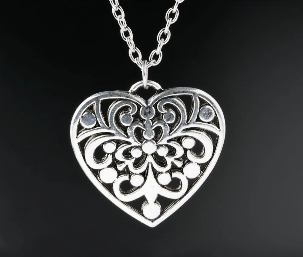 32X33MM Heart Charms Necklace Hollow Carving Patterns Heart Pendants Necklaces Antique Silver Plated Jewelry For Women Gift New
32X33MM Heart Charms Necklace Hollow Carving Patterns Heart Pendants Necklaces Antique Silver Plated Jewelry For Women Gift New