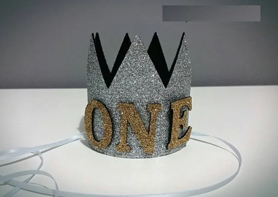 silver glitter Little Prince Party 1st birthday hats caps baby shower custom number paper King masks Crowns with ribbons masks
silver glitter Little Prince Party 1st birthday hats caps baby shower custom number paper King masks Crowns with ribbons masks