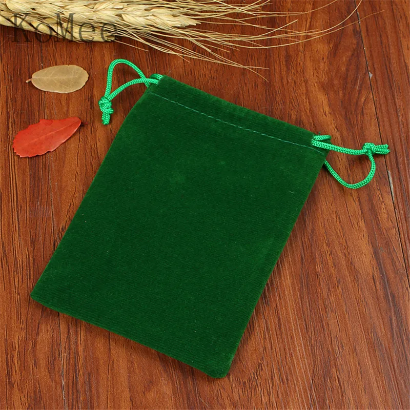 

Оптовая продажа, 50 шт./лот, зеленые бархатные мешочки, 7x9 см, маленькие мешочки для ювелирных украшений, подарочной упаковки, кармашки с выдвижной подкладкой, Рождественский бархатный подарочный пакет