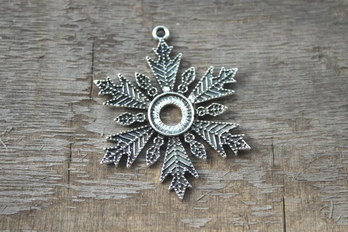 

4pcs Once upon a time Antique silver Tone Snowflake Glass Cabochon settings charm pendants fit 8mm glass dome