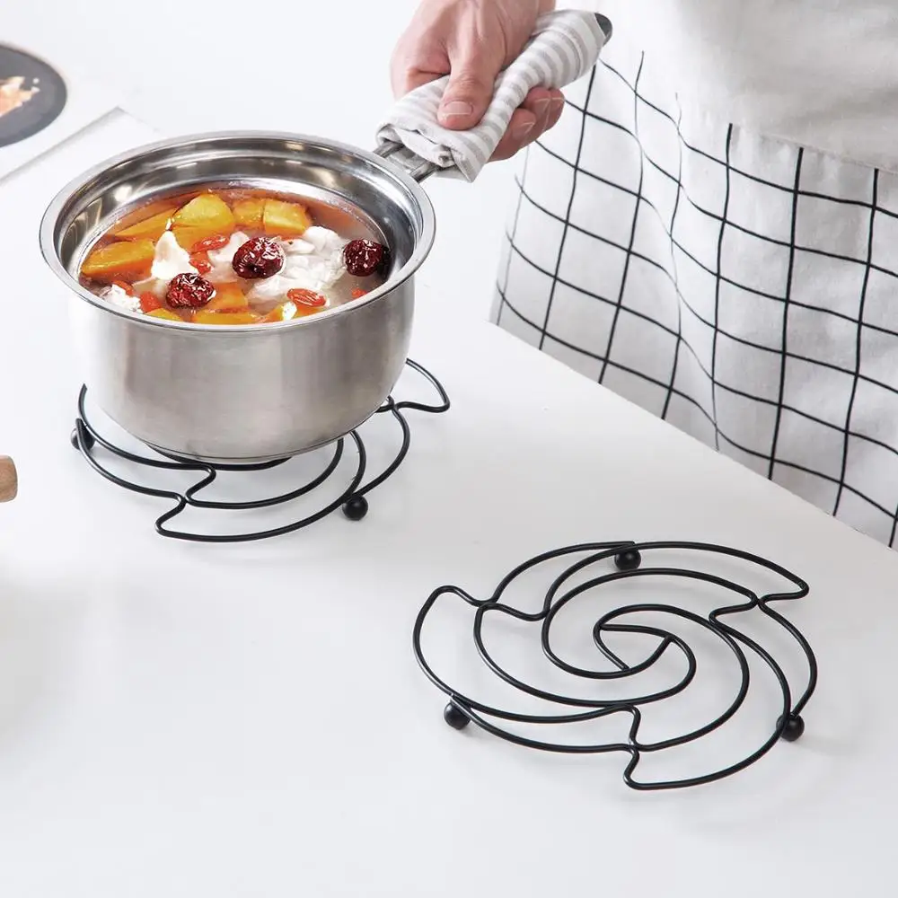 OTHERHOUSE Iron Placemat Pan Pot Mat Holder Stand Hot Round Placemats Cookware Mats Drink Coasters Kitchen Gadgets
OTHERHOUSE Iron Placemat Pan Pot Mat Holder Stand Hot Round Placemats Cookware Mats Drink Coasters Kitchen Gadgets