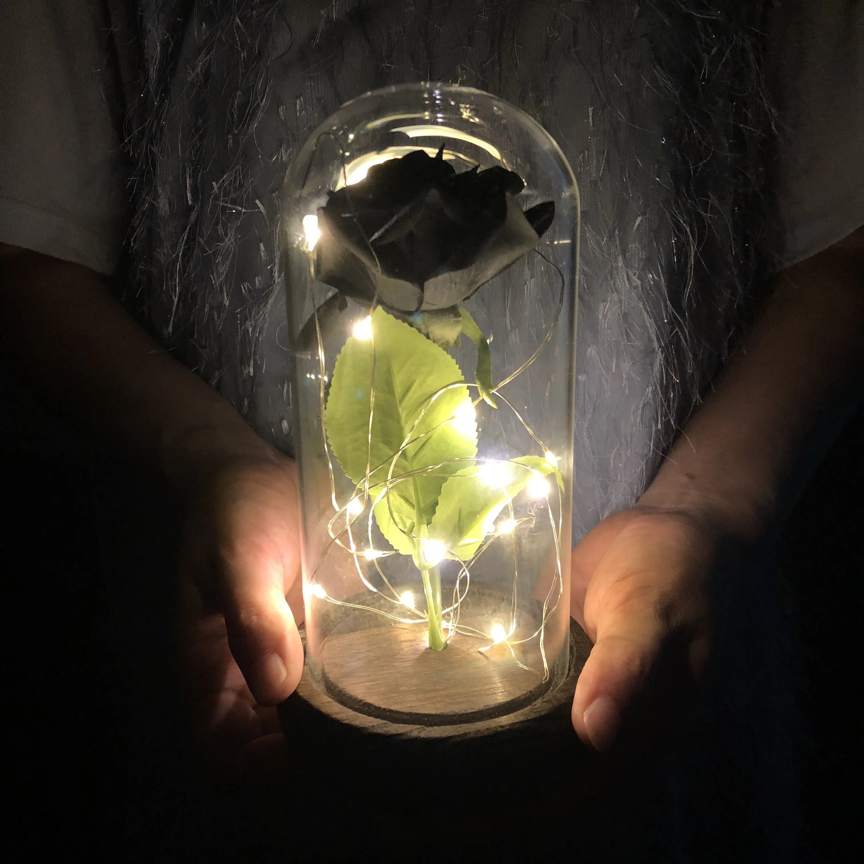 3 color Select Birthday Gift Beauty and the Beast Black Rose in a Glass Dome on a Wooden Base for Christmas Valentine's Gifts
3 color Select Birthday Gift Beauty and the Beast Black Rose in a Glass Dome on a Wooden Base for Christmas Valentine's Gifts