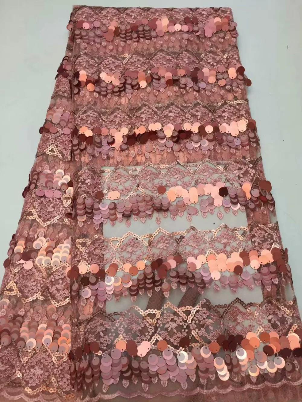 Free shipping african lace fabric high quality french guipure lace fabric new arrival sequins lace fabric for party
Free shipping african lace fabric high quality french guipure lace fabric new arrival sequins lace fabric for party