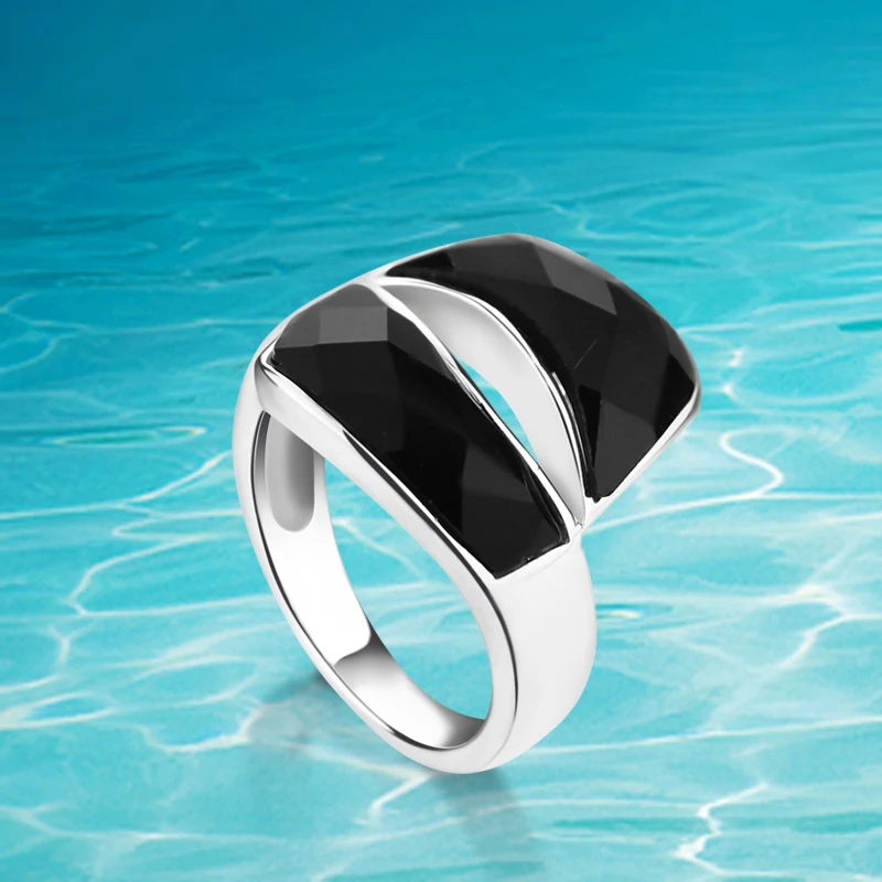European style exaggerated rings, wide edition inlaid stone black a gate, 925 pure silver women's ring, banquet accessories
European style exaggerated rings, wide edition inlaid stone black a gate, 925 pure silver women's ring, banquet accessories