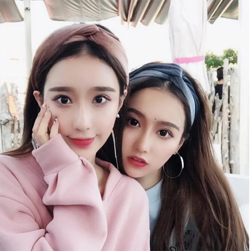 Vintage Velvet Headband Stripe Cross Elastic Hair Band Female Hair Accessories Wash Bathing Makeup Hair Band
Vintage Velvet Headband Stripe Cross Elastic Hair Band Female Hair Accessories Wash Bathing Makeup Hair Band