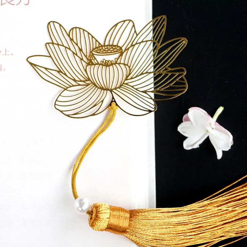 1 Pcs Retro Chinese Style Golden Metal Hollow Lotus Flower Tassel Bookmarks Stationery Book Marker Clip Office School Supplies
1 Pcs Retro Chinese Style Golden Metal Hollow Lotus Flower Tassel Bookmarks Stationery Book Marker Clip Office School Supplies