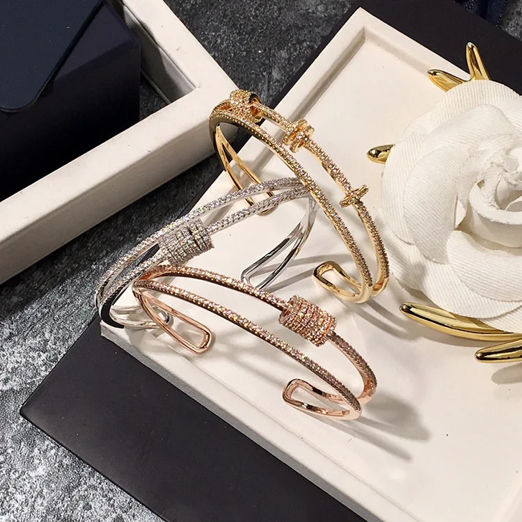 New Arrival Romantic Design Open Cuff Bracelet High Quality Golden Plated Wedding Bracelet Girl's Banquet Accessory
New Arrival Romantic Design Open Cuff Bracelet High Quality Golden Plated Wedding Bracelet Girl's Banquet Accessory
