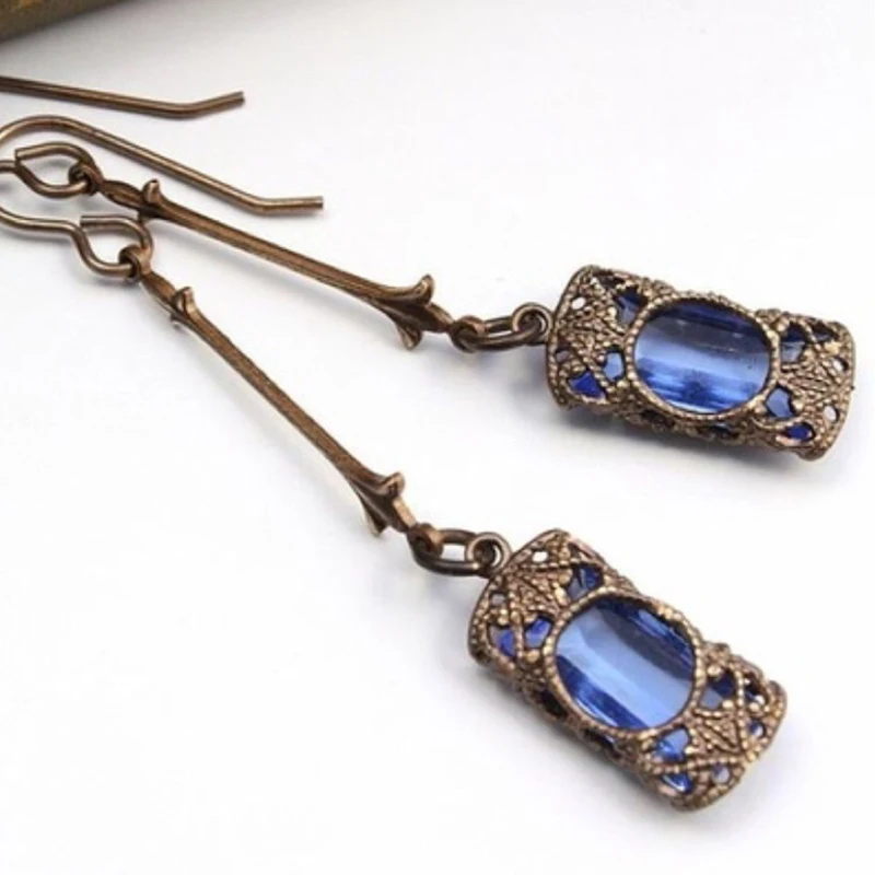Vintage Bronze Engraving Pattern Flower Crystal Drop Earrings for Women Blue Green Stone Dangle Earrings Boho Gothic Jewelry
Vintage Bronze Engraving Pattern Flower Crystal Drop Earrings for Women Blue Green Stone Dangle Earrings Boho Gothic Jewelry