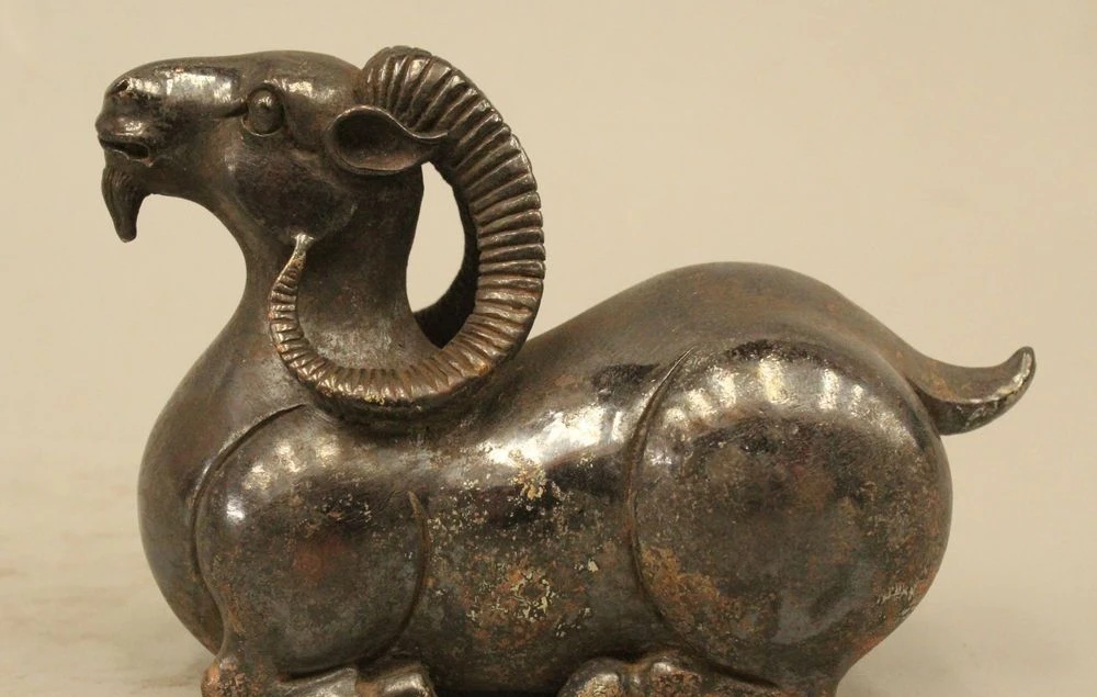 China Chinese Folk Fengshui Pure Bronze Zodiac Year Hill Sheep Goat Statue