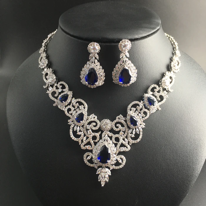 2019 new fashion retro palace noble V style blue zircon necklace earring set wedding bride banquet dress jewelry free shipping
2019 new fashion retro palace noble V style blue zircon necklace earring set wedding bride banquet dress jewelry free shipping