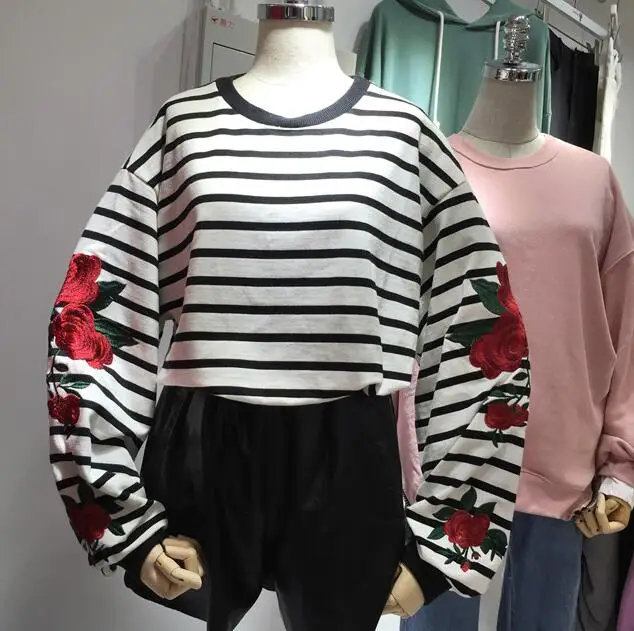 Spring 2019 Harajuku Hoodies Rose Embroidered Moletom Feminino Lantern Sleeve Loose Striped Sweatshirt Women Elegant Casual Tops
Spring 2019 Harajuku Hoodies Rose Embroidered Moletom Feminino Lantern Sleeve Loose Striped Sweatshirt Women Elegant Casual Tops