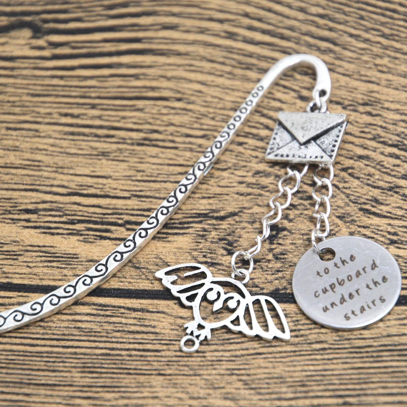 12pcs Wizarding School of Magic Bookmark To the cupboard under the stairs Owl letter Wizard & Witch Bookmark crystals HP
12pcs Wizarding School of Magic Bookmark To the cupboard under the stairs Owl letter Wizard & Witch Bookmark crystals HP