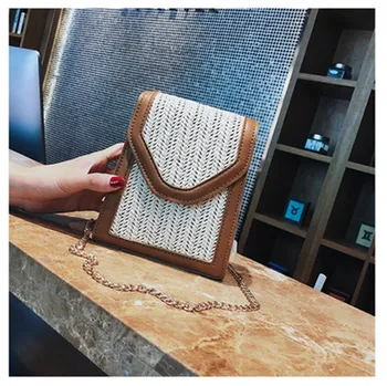2019 new Korean version of the simple shoulder small square bag fashion contrast color straw chain diagonal Messenger bag
2019 new Korean version of the simple shoulder small square bag fashion contrast color straw chain diagonal Messenger bag