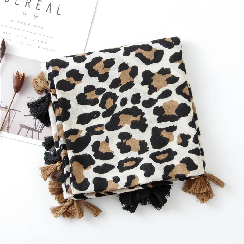 Brand 2019 new Design Leopard print Dot Cystic Viscose Shawl Scarf Printing High Quality Neckerchief Autumn Winter Muslim Hijab
Brand 2019 new Design Leopard print Dot Cystic Viscose Shawl Scarf Printing High Quality Neckerchief Autumn Winter Muslim Hijab