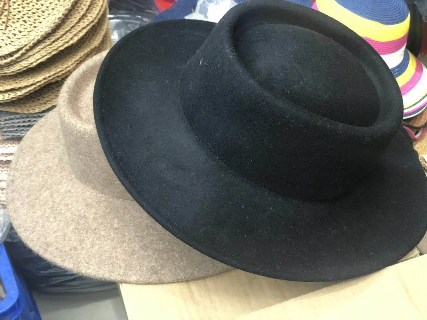 01907-shi British Style winter wool solid oatmeal color black fedoras cap men women panama jazz hat
01907-shi British Style winter wool solid oatmeal color black fedoras cap men women panama jazz hat